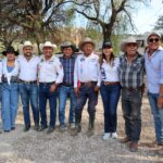 Acompaña Lucy Quintanar a cabalgantes en apoyo de Miguel Martínez.