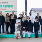 Encabeza Rubén Hernández Lunes Cívico en Zoyapilca y entrega apoyos a instituciones educativas.