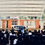 Entrega Lupita Ramírez techumbre en telesecundaria de Llano de Huaxquilico