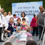 Celebra Mauricio Cárdenas a niñas y niños en su día