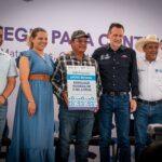 Entregan apoyos para contingencias agropecuarias