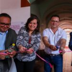 Reconoce UAQ labor docente con exposición fotográfica