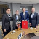 Gestiona Chepe Guerrero becas en España para emprendedores de Corregidora