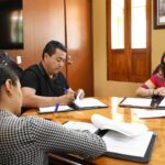 Firman Rubén Hernández convenio con la Secretaria de la Mujer