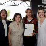 Entregan títulos de maestría en la Universidad de las Mujeres