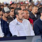 Eliminan mil 600 stickers y adheribles de señalética urbana