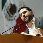 Logra Agustin Dorantes logra respaldo federal para vuelos  Querétaro-España y paneles solares en hogares vulnerables