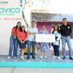 Encabeza Rubén Hernández acto cívico y entrega apoyo para mejoras del plantel