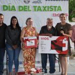 Festeja Yuni Benítez a taxistas y anuncia nuevo techo para base de La Lagunita
