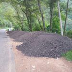 Rehabilitan camino en Agua Amarga con material recuperado de la 120