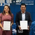 Fortalecen colaboración Yuni Benítez y la UTSJR con firma de convenio