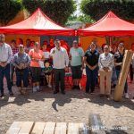 Encabeza Fernando Sánchez Gil segunda entrega de toldos a tianguistas de El Refugio