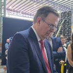 México pide a EU no imponer nuevos aranceles mientras negocian el T-MEC