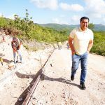 Rubén Hernández pone en marcha obra de pavimentación en Mesa del Sauz