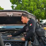 Policías de Corregidora brindan a la ciudadanía conocimientos de mecánica básica