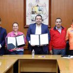 Firma Gaspar Trueba Convenio de Asuntos Indígenas