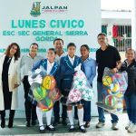 Encabeza Rubén Hernández Lunes Cívico en la Secundaria General Sierra Gorda