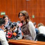 Exige Laura Ballesteros investigar accidente en obras del tren México–Querétaro 