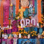 Honra Felifer Macías las tradiciones del Día de Muertos
